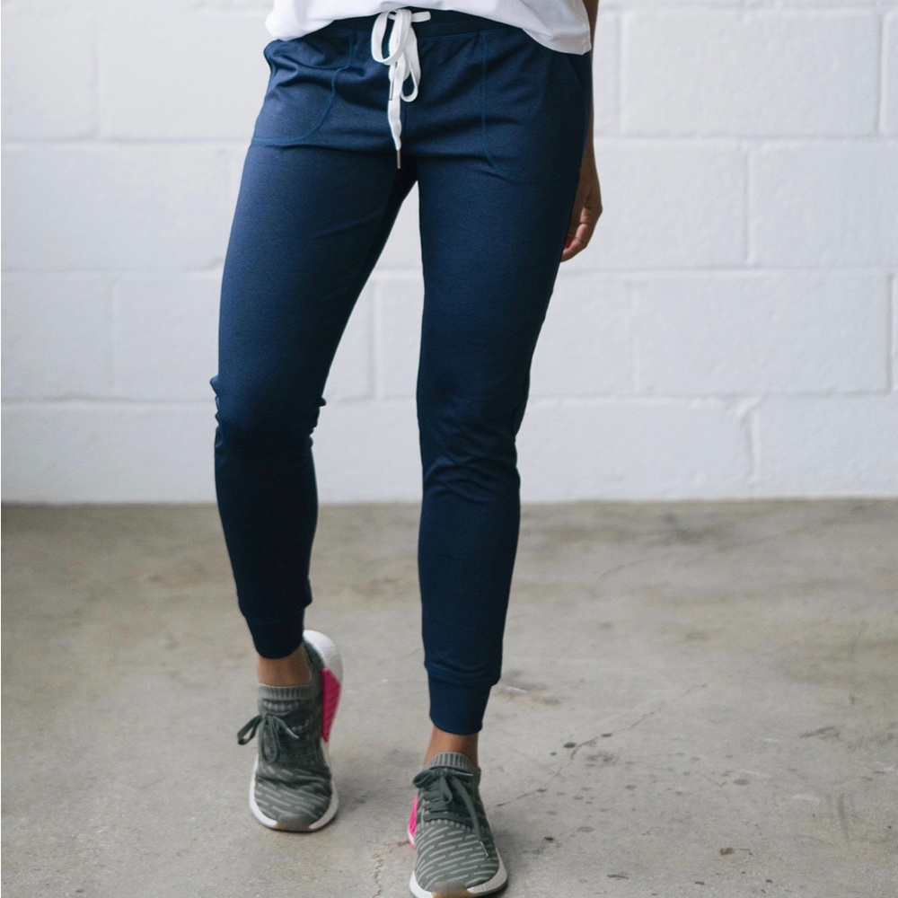 Zyia Cozy Joggers in Navy (size M)